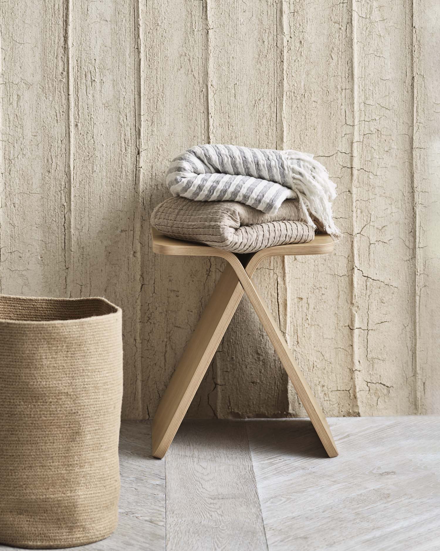 Banqueta X-Stool de roble natural 40 x 33 cm