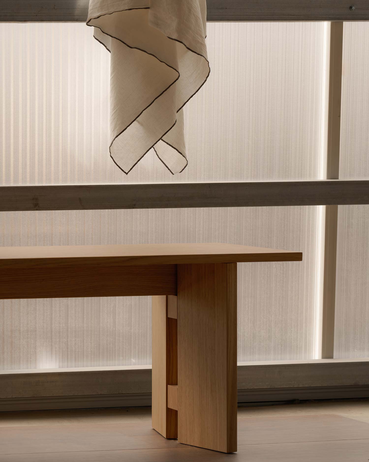Banco Kyo de roble natural 120 x 35 cm