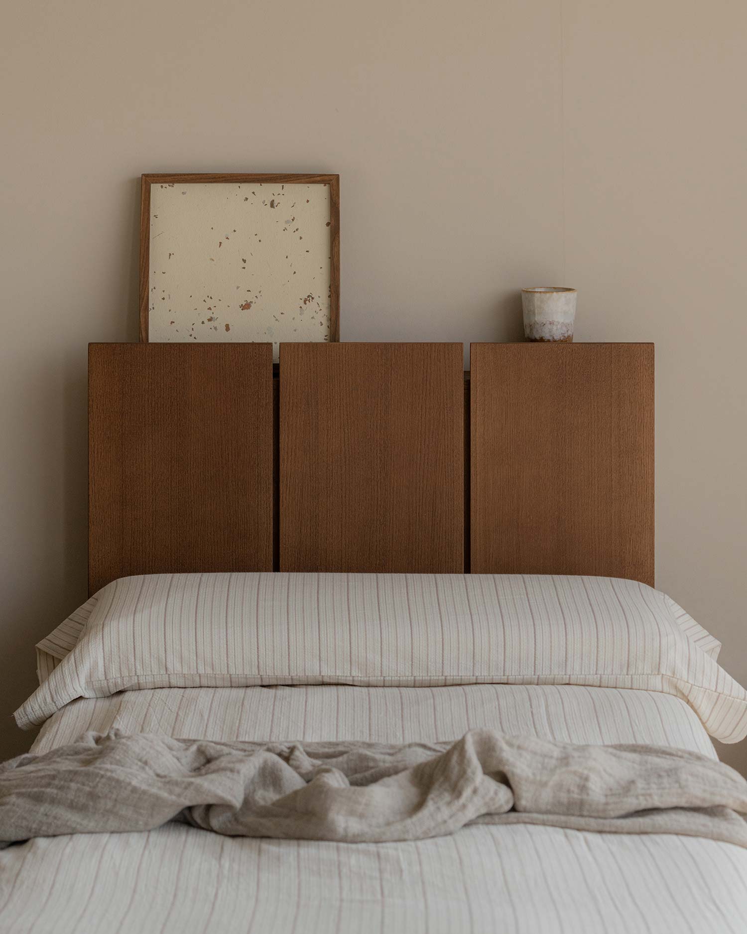 Cabecero Cova con almacenamiento de roble moka, con módulos, para cama de 90 cm