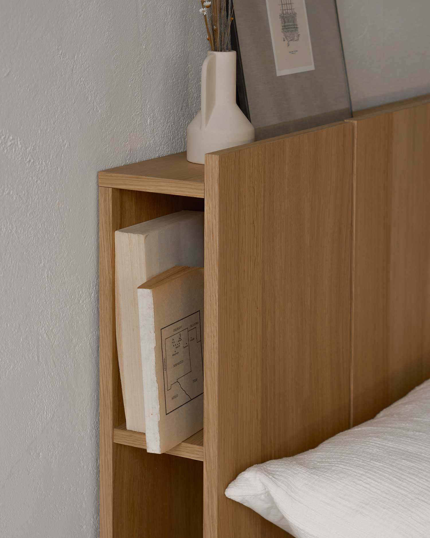 Cabecero Cova con almacenamiento de roble natural, con módulos, para cama de 150/160 cm