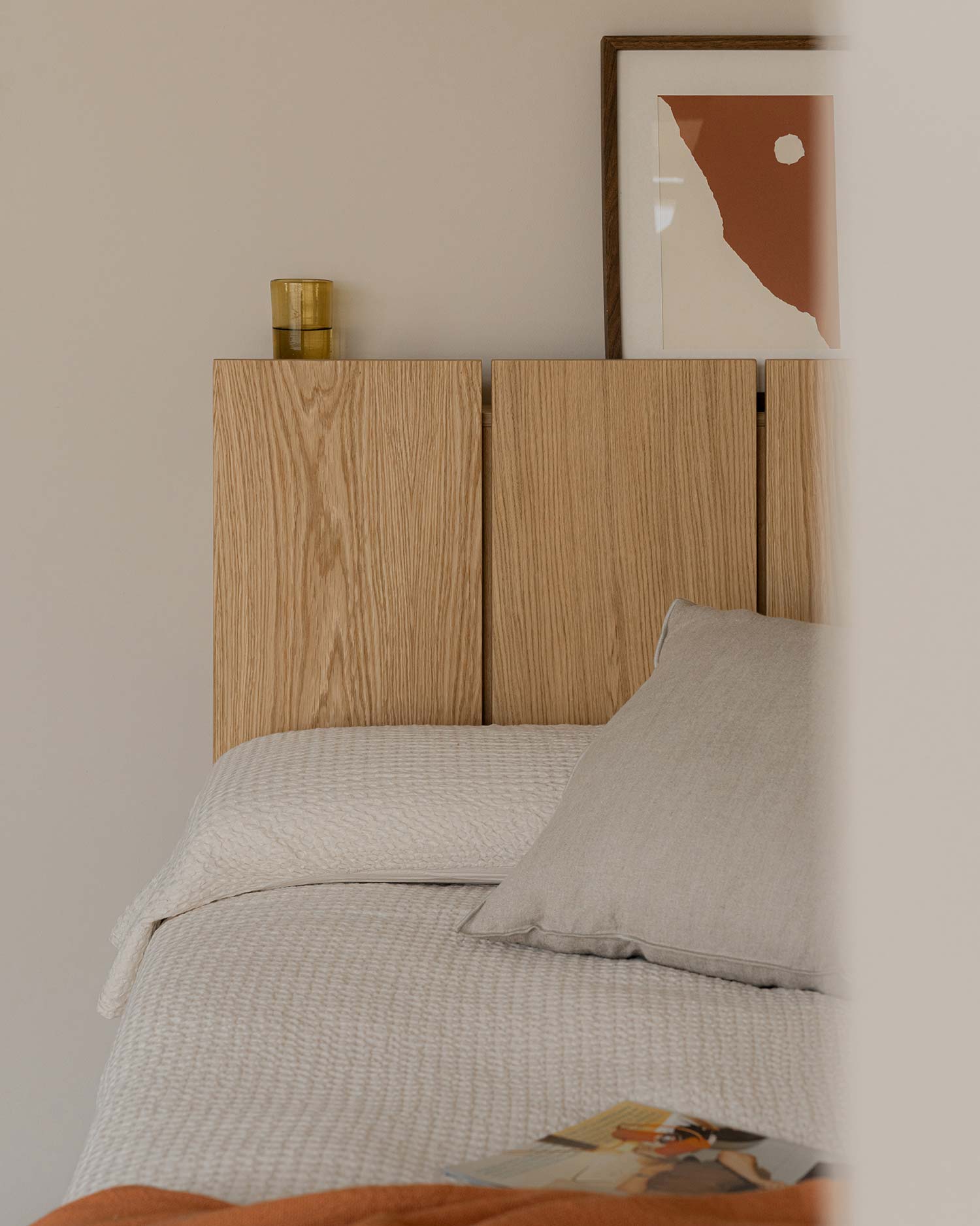 Cabecero Cova con almacenamiento de roble natural, con módulos, para cama de 90 cm