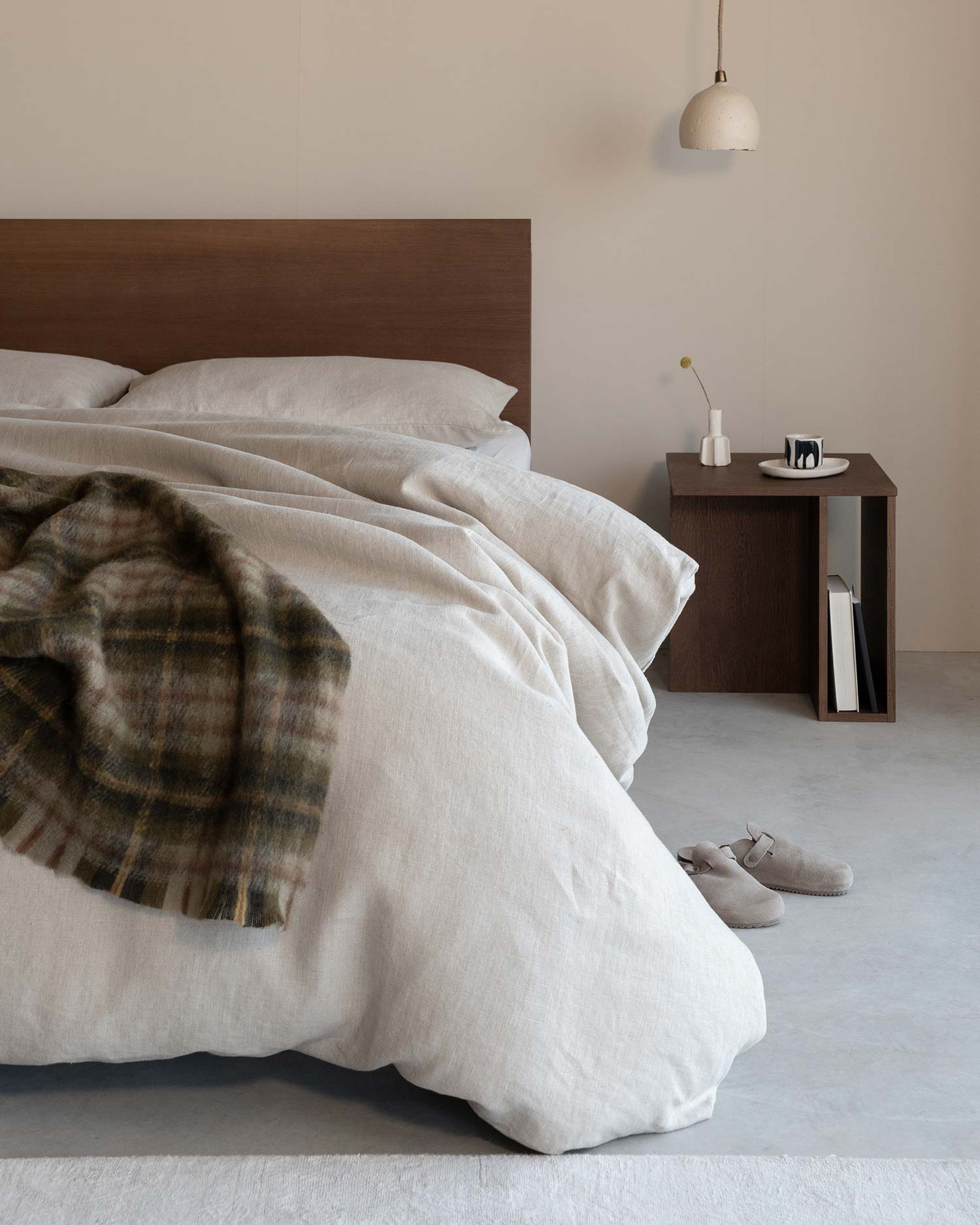 Cabecero Cova con almacenamiento de roble moka para cama de 150/160 cm