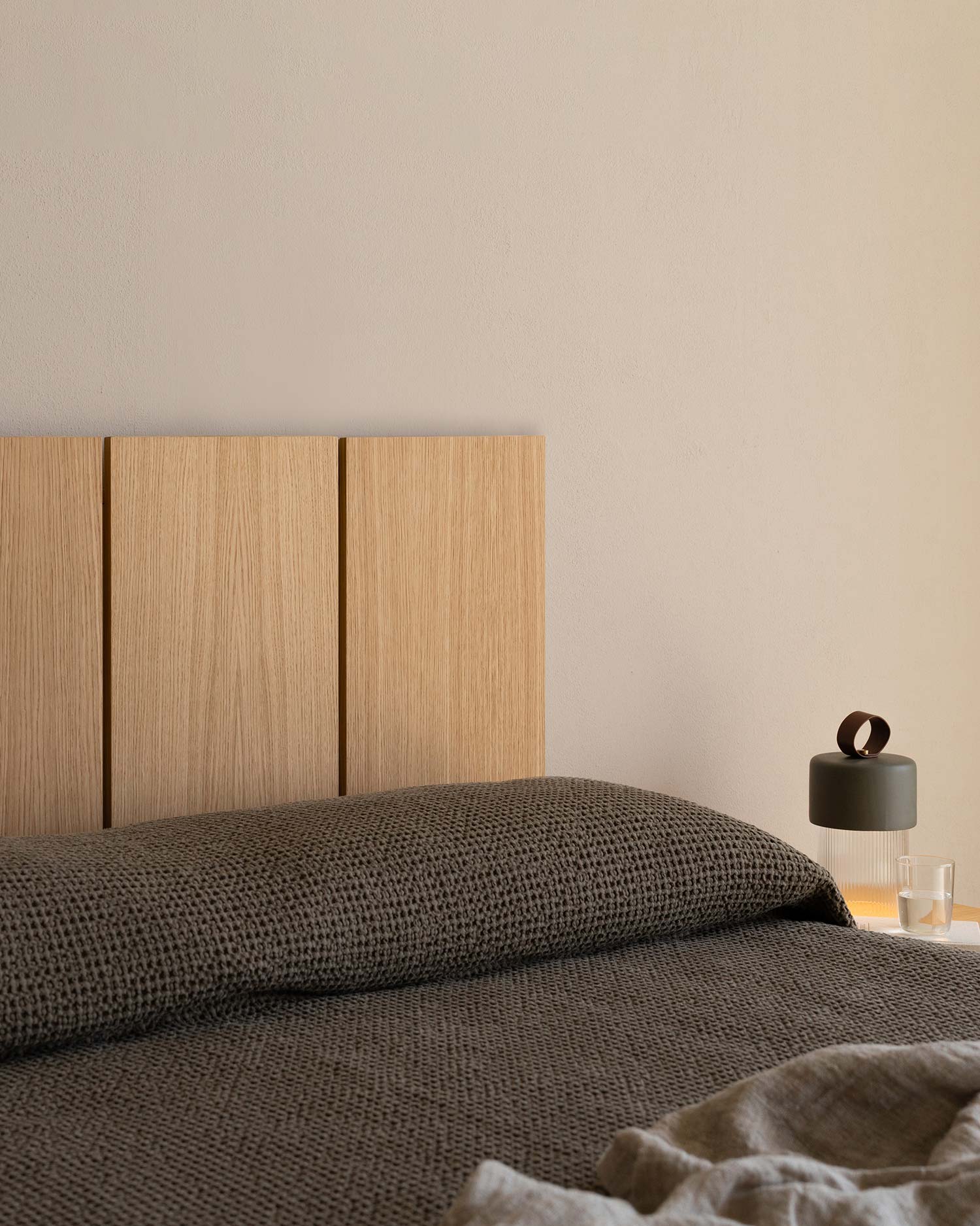 Cabecero Cova de roble natural, con módulos, para cama de 150/160 cm