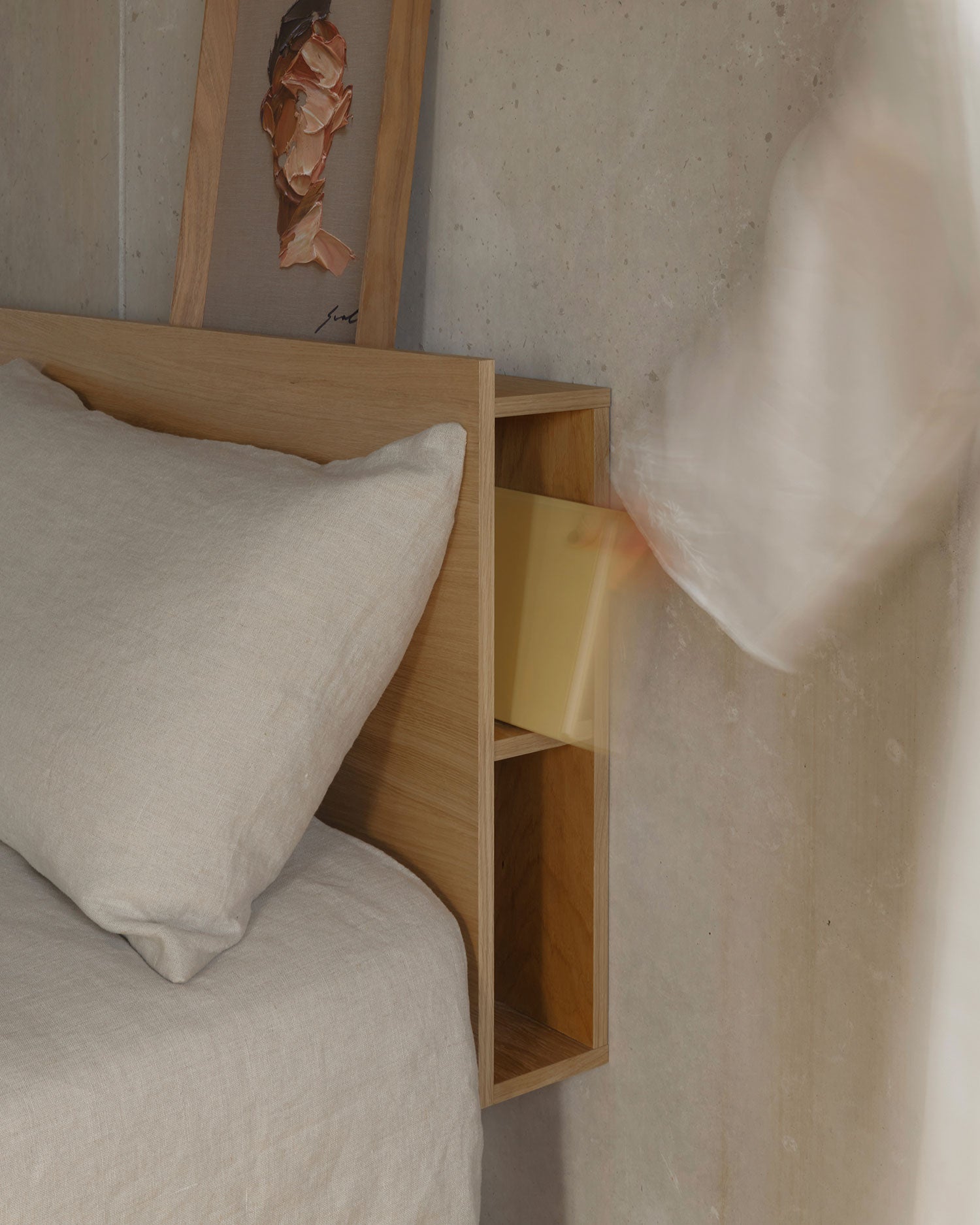 Cabecero Cova con almacenamiento de roble natural para cama de 180 cm