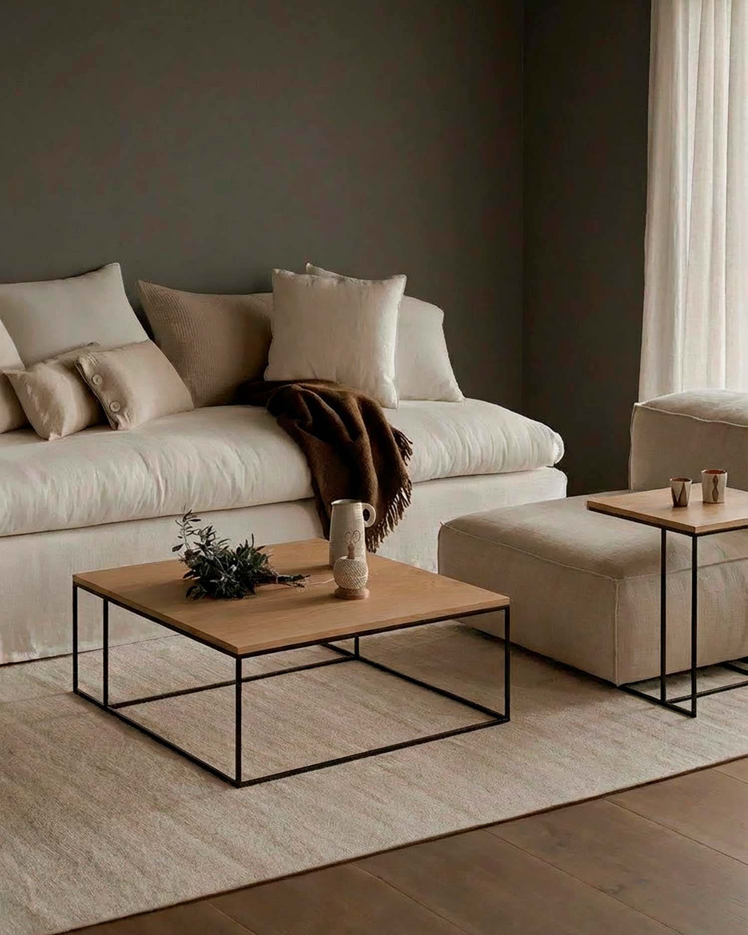 Mesa auxiliar Mini Petra de roble natural 40 x 40 cm