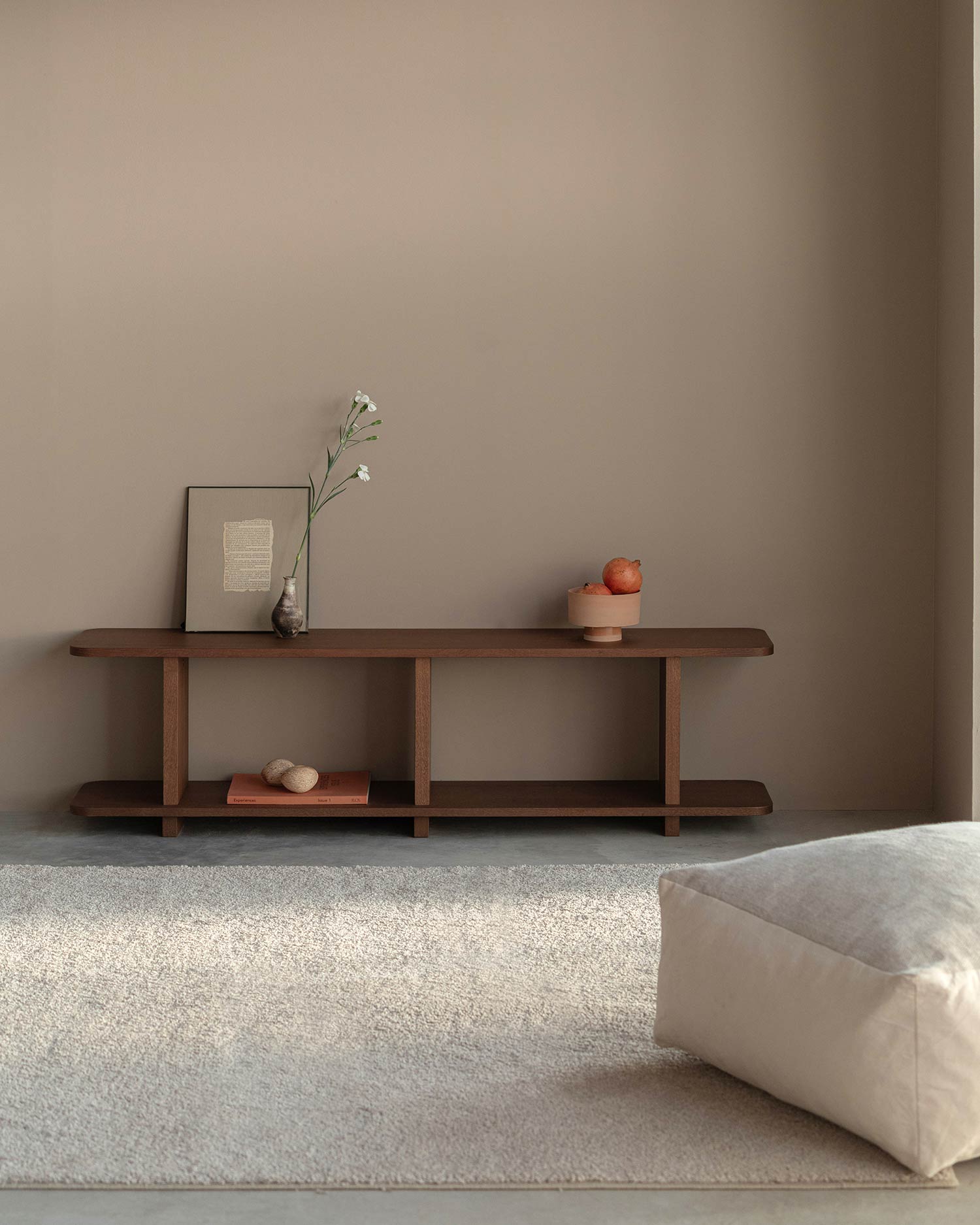 Estantería Otti de roble moka con 2 estantes 150 x 39 cm
