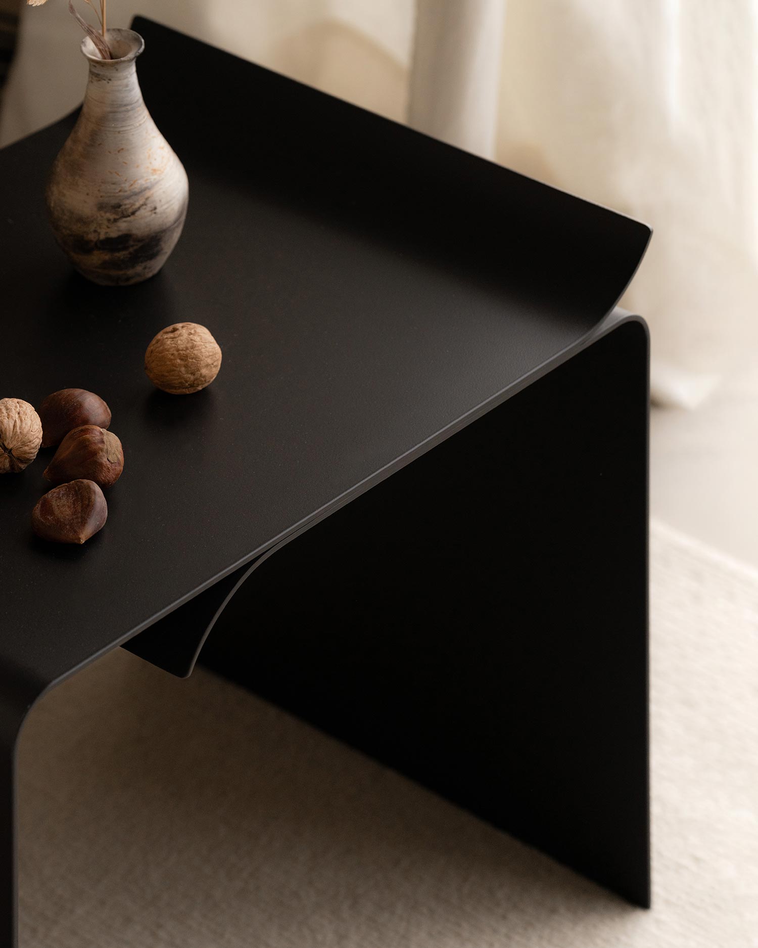 Mesa auxiliar metálica Coma antracita 43 x 39 cm