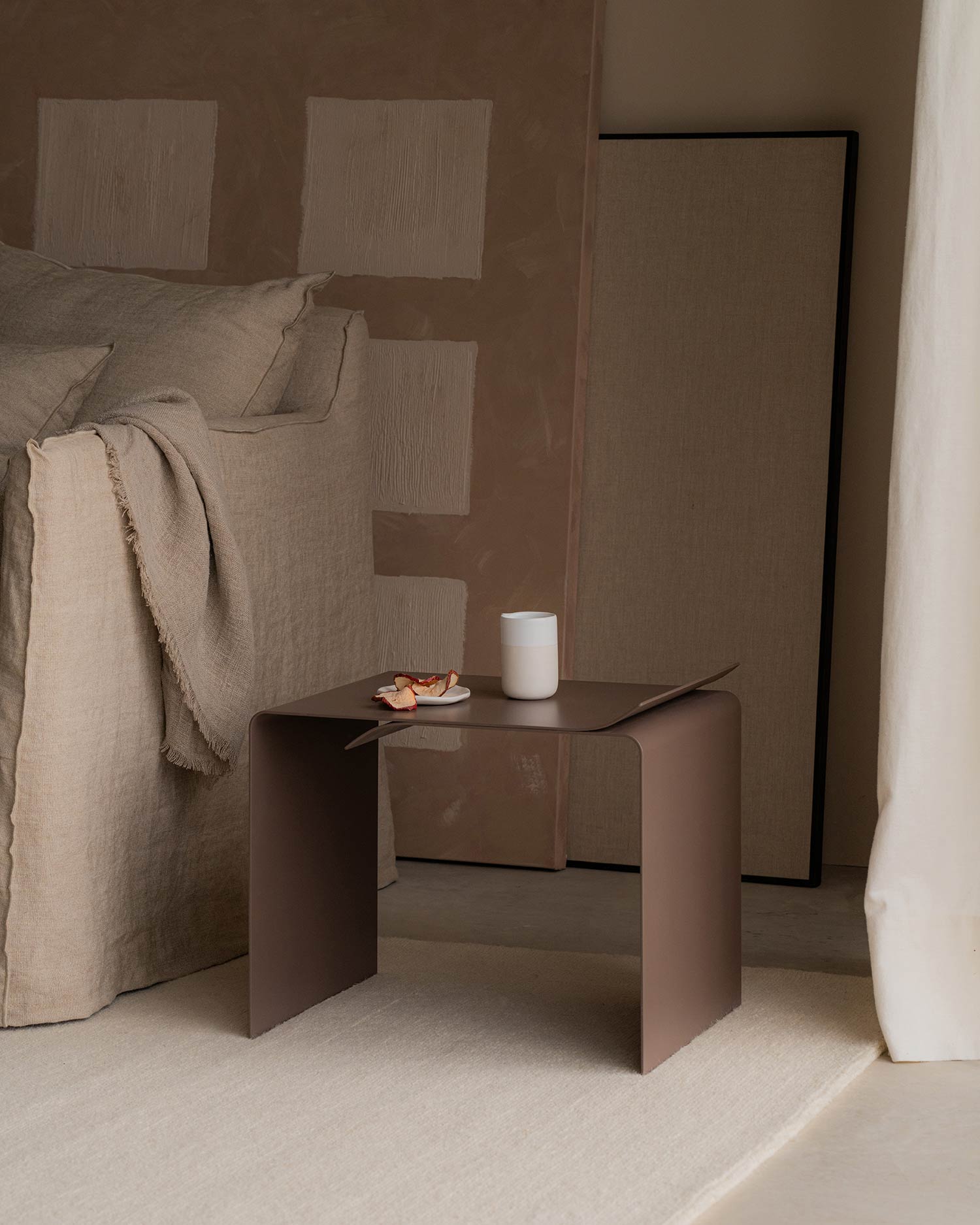 Mesa auxiliar metálica Coma brown 43 x 39 cm