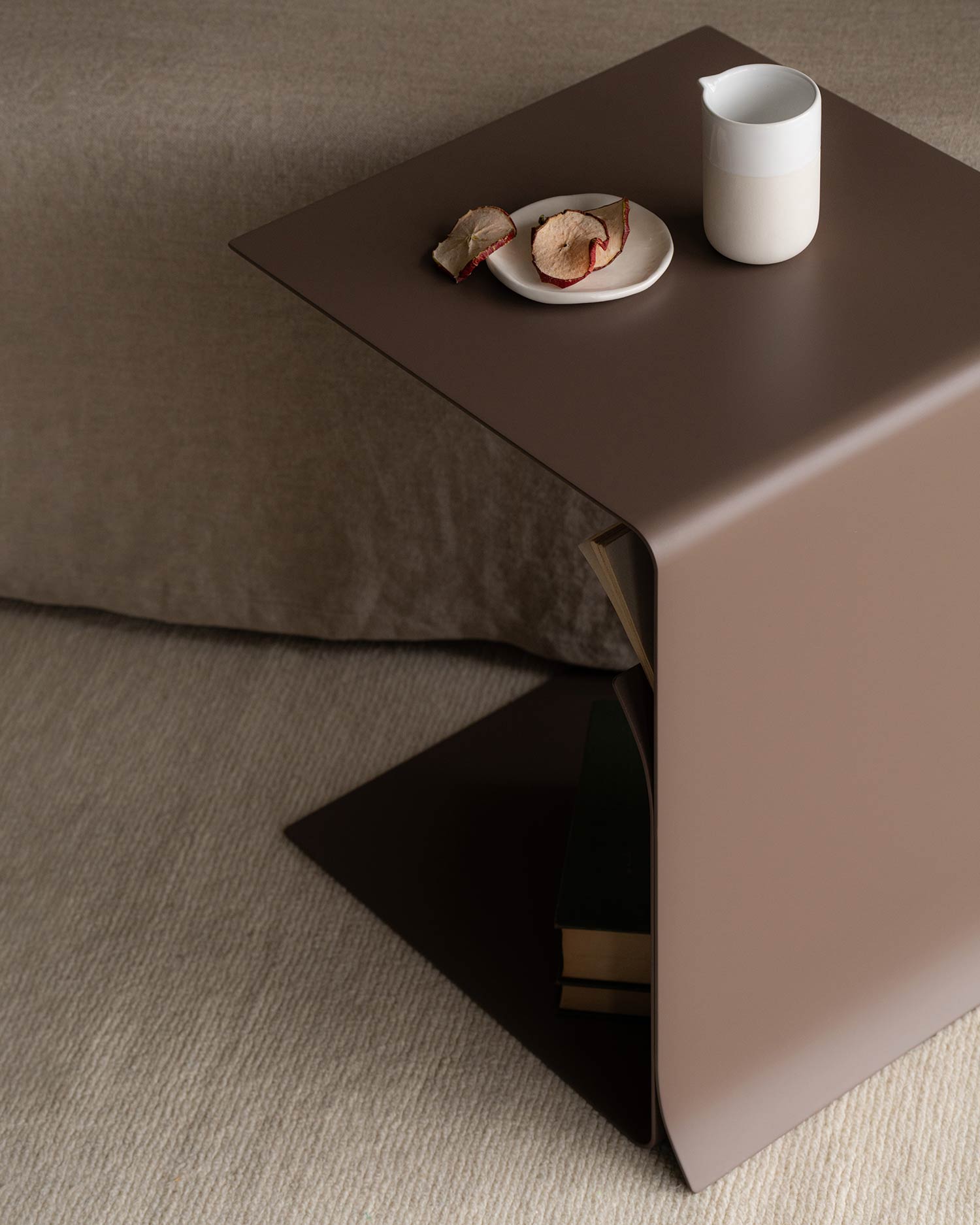 Mesa auxiliar metálica Coma brown 43 x 39 cm