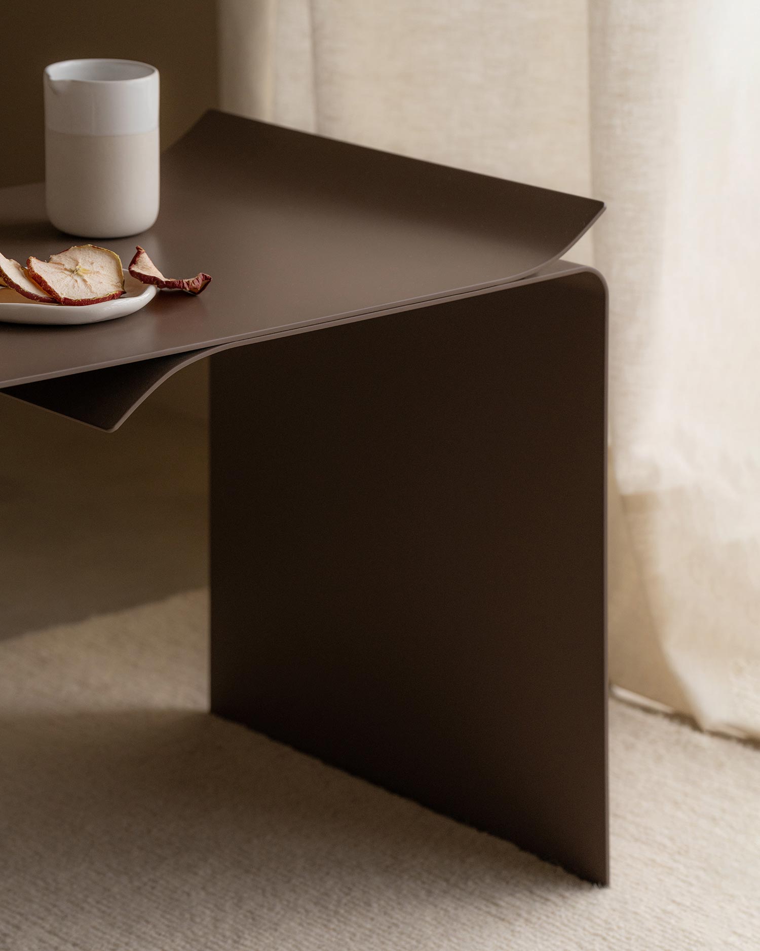 Mesa auxiliar metálica Coma brown 43 x 39 cm