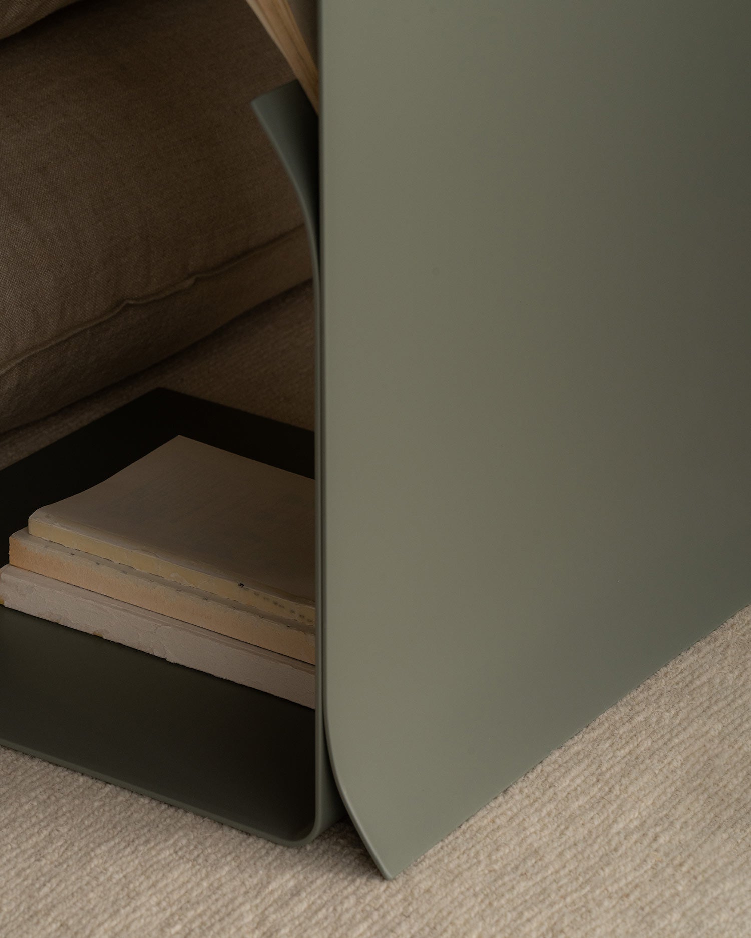 Mesa auxiliar metálica Coma verde 43 x 39 cm