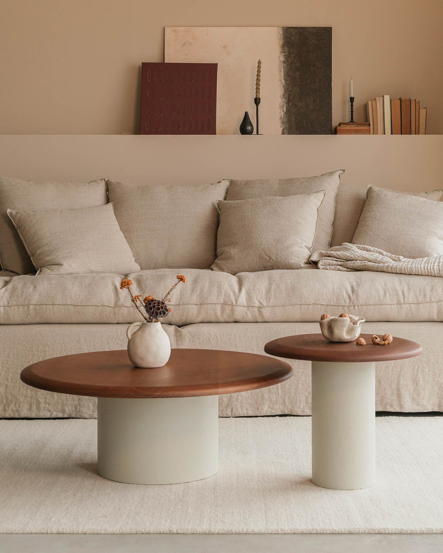 Mesa auxiliar Mini Deia de madera maciza de fresno moka ø 50 cm