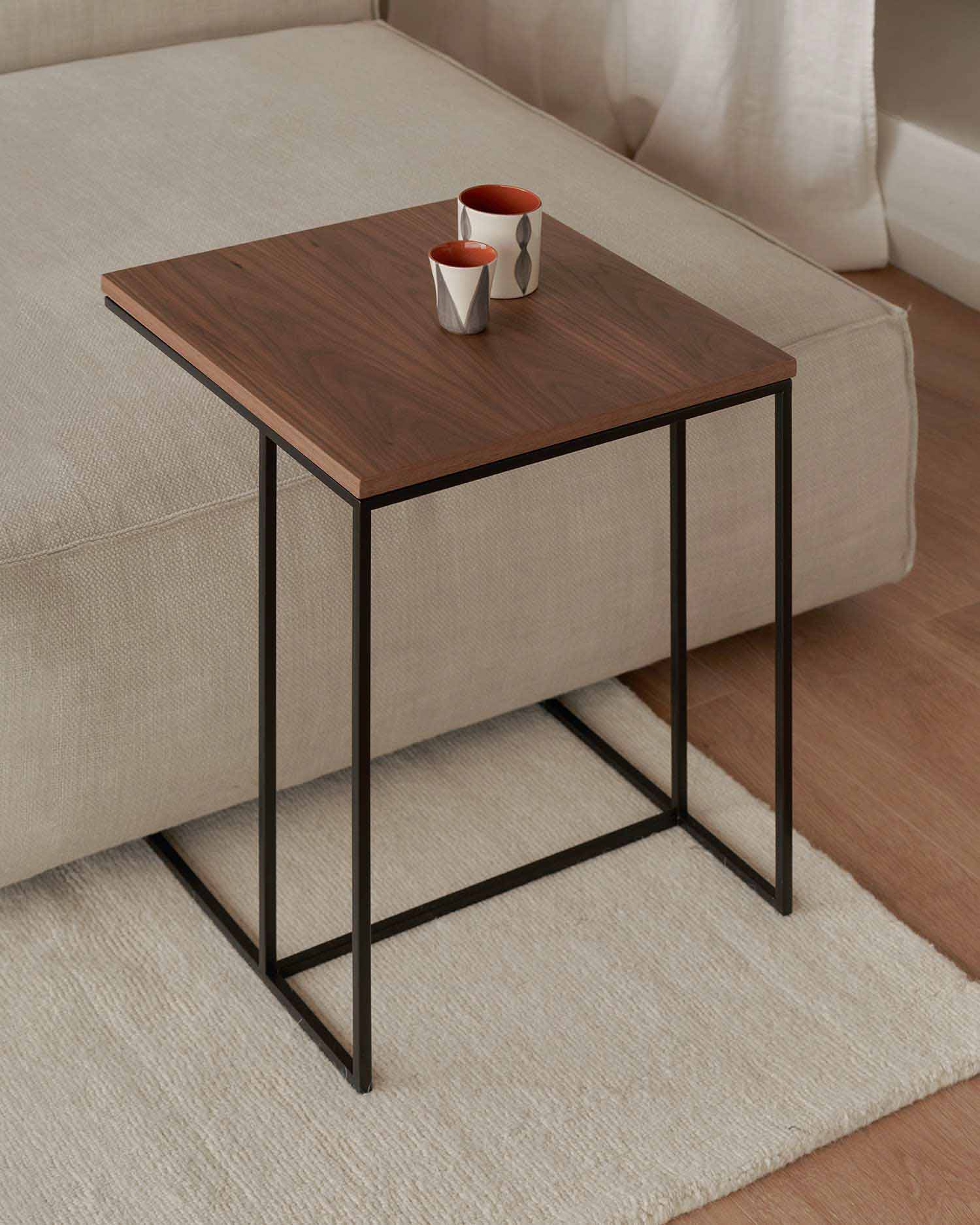 Conjunto de mesa de centro y mesa auxiliar Petra de nogal