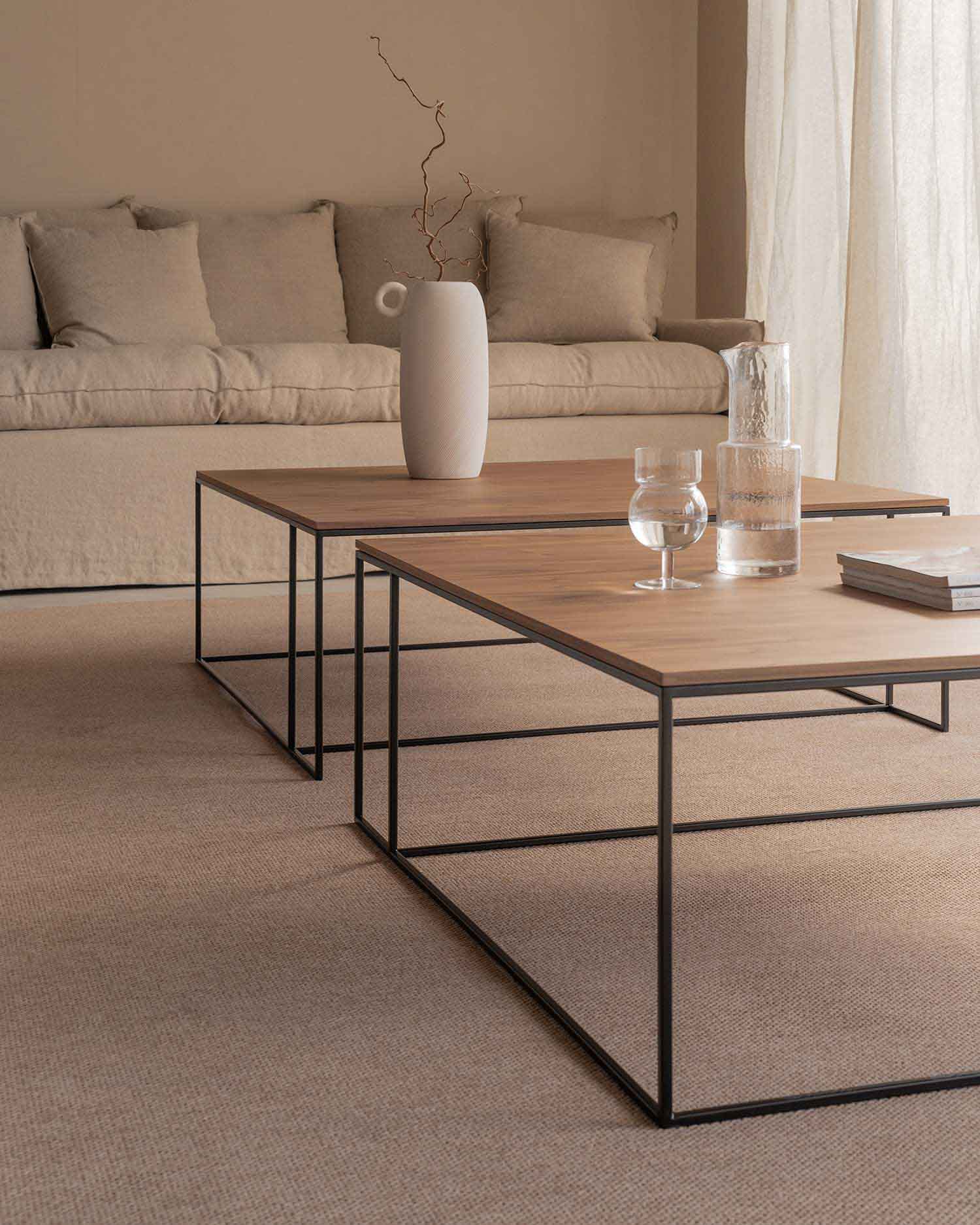 Mesa de centro Petra XL de nogal 100 x 100 cm