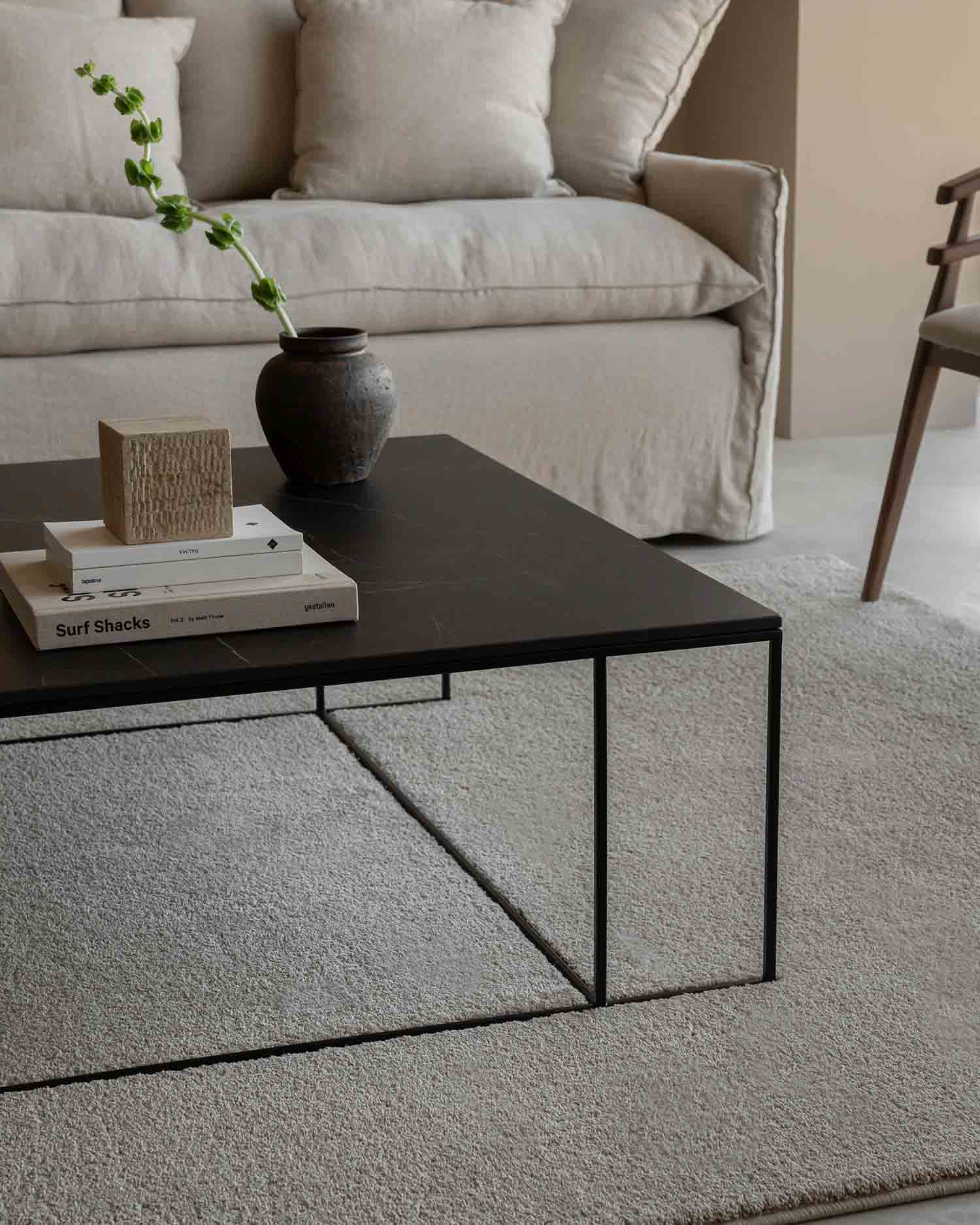 Mesa de centro Petra XL de porcelánico Negro Marquina 100 x 100 cm