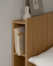 Cabecero Cova roble natural para cama de 135 cm con almacenamiento