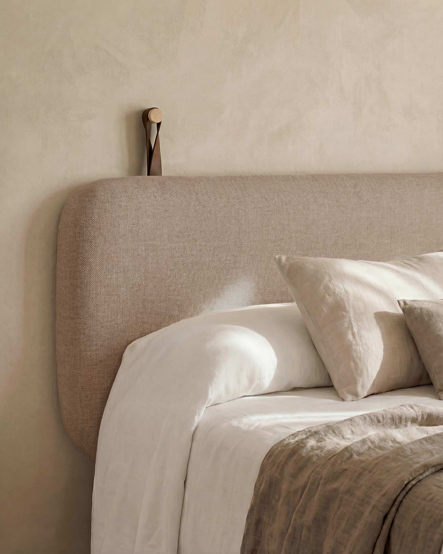 Cabecero Auba lino camel con colgadores para cama de 150/160 cm