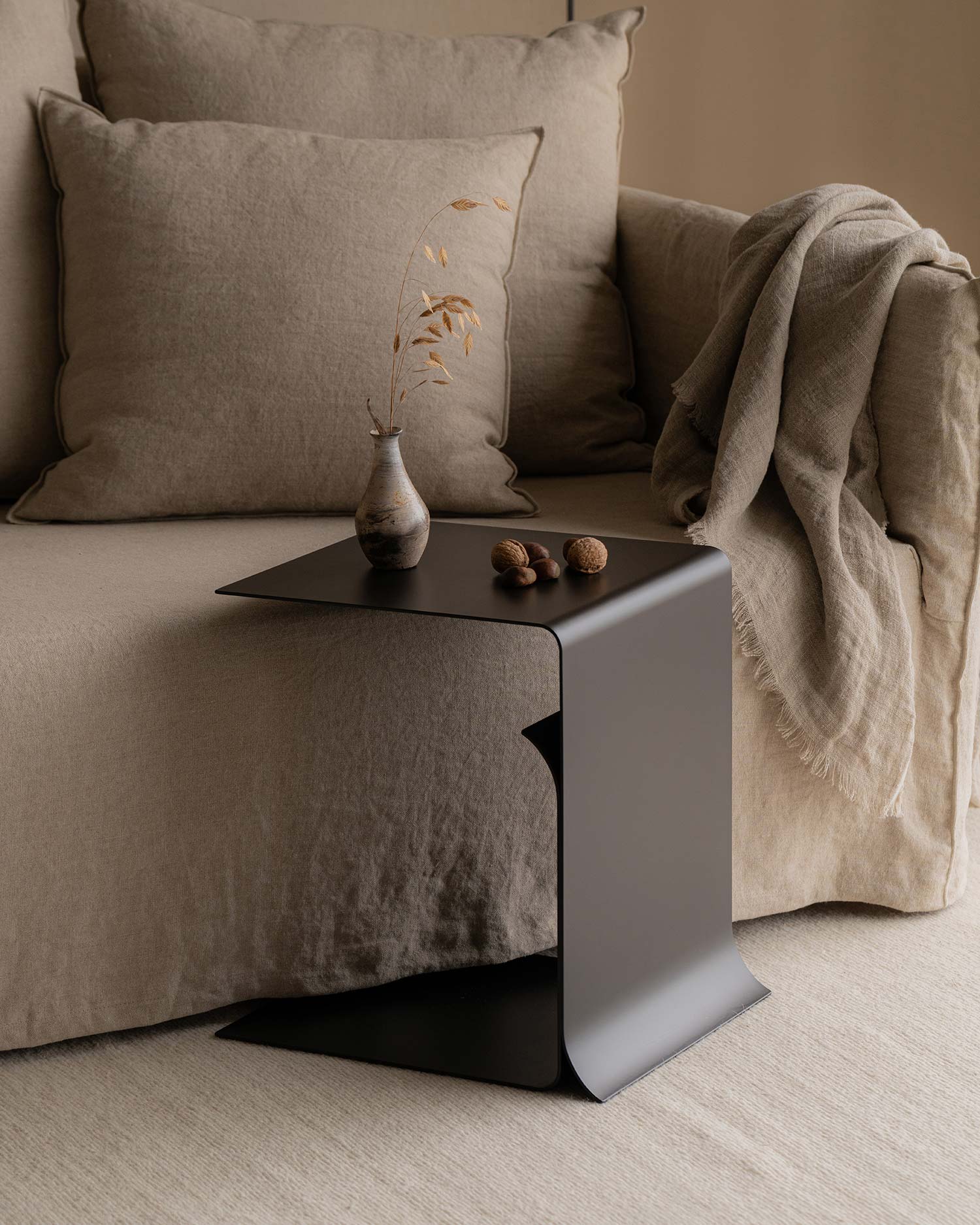 Mesa auxiliar Coma antracita 43 x 35 cm