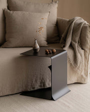 Mesa auxiliar Coma antracita 43 x 35 cm