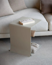 Mesa auxiliar metálica Coma beige 43 x 39 cm