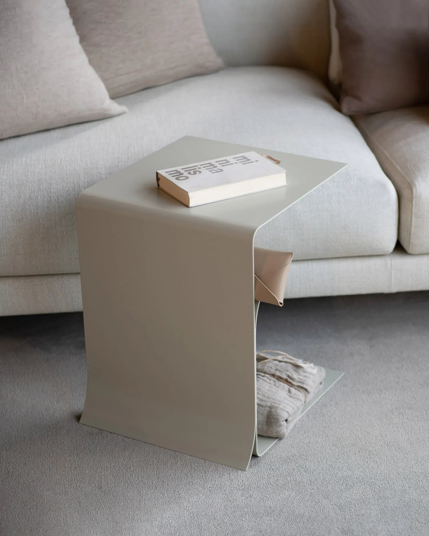 Mesa auxiliar metálica Coma beige 43 x 39 cm