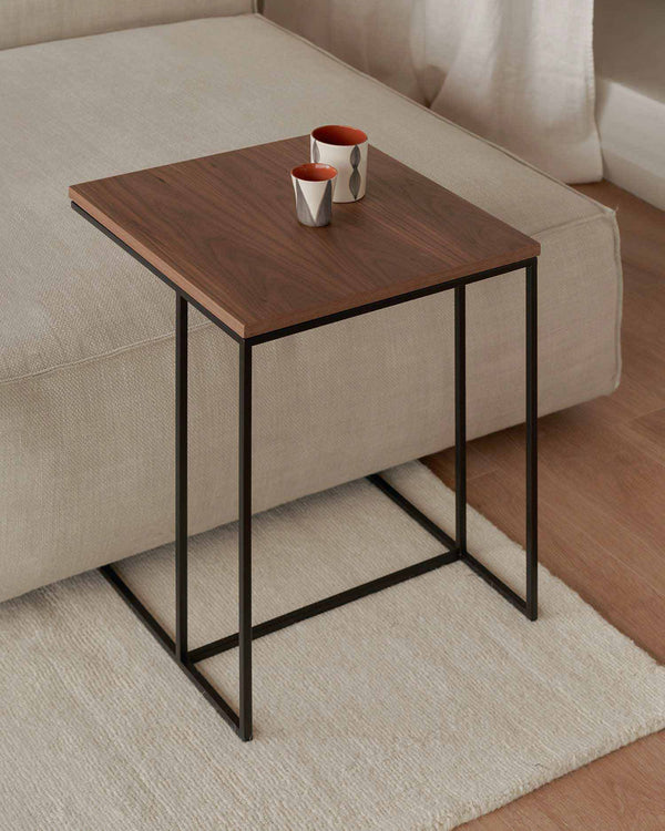 Mesa auxiliar Mini Petra de nogal 40 x 40 cm