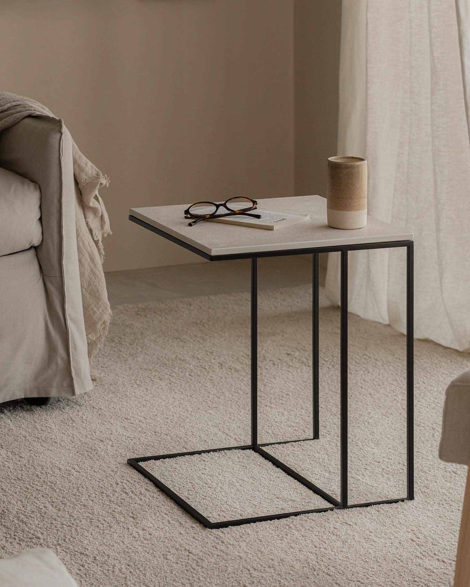 Mesa auxiliar Mini Petra porcelánico Duna 40 x 40 cm