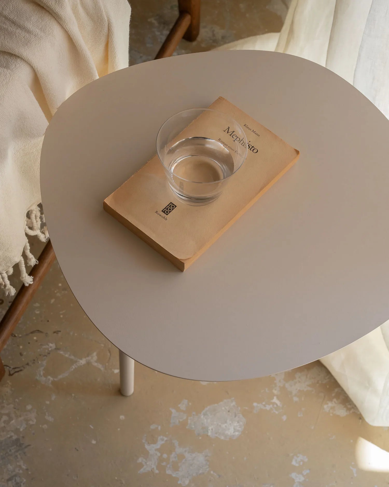 Mesa auxiliar metálica Helle beige 50 x 45 cm