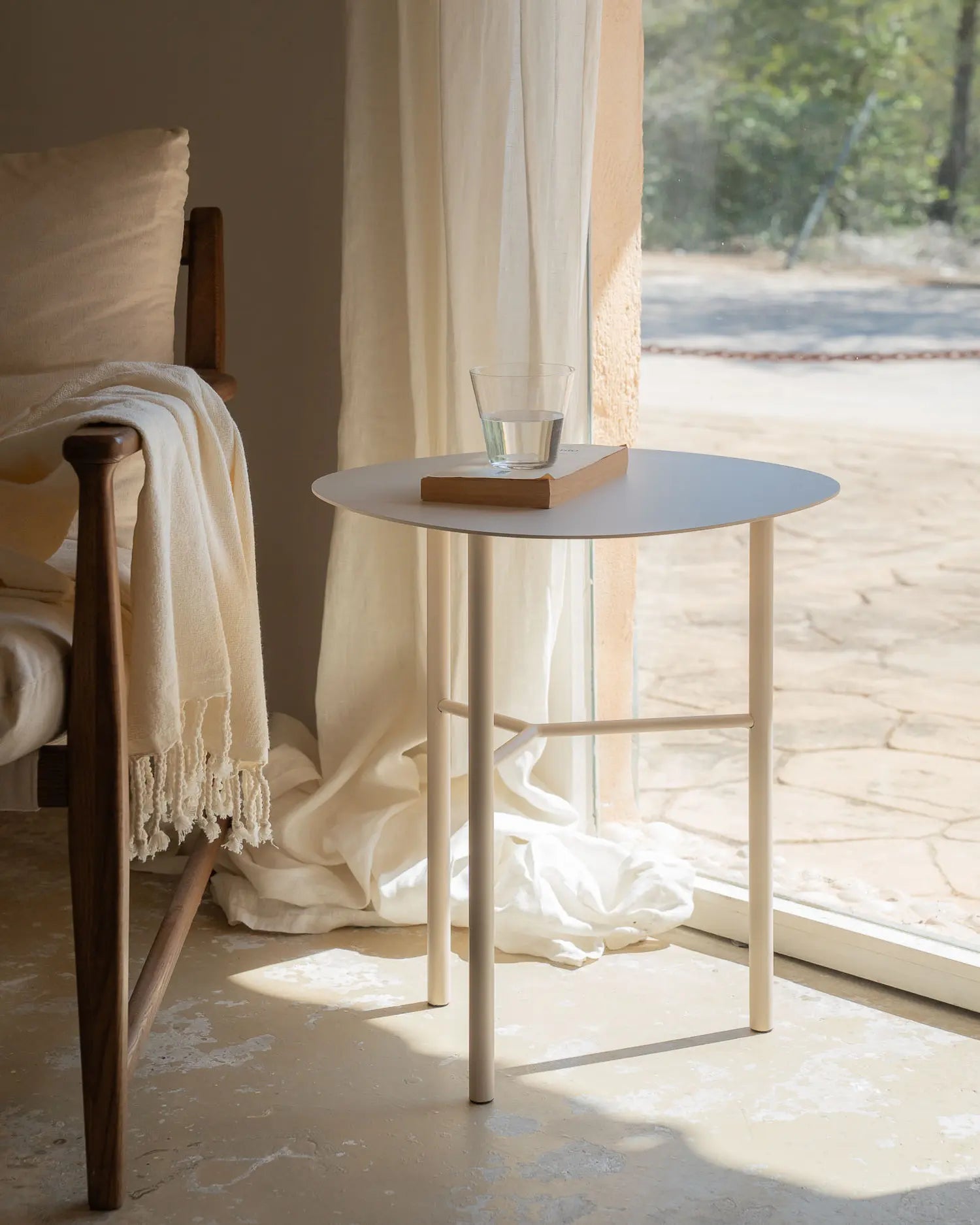 Mesa auxiliar metálica Helle beige 50 x 45 cm