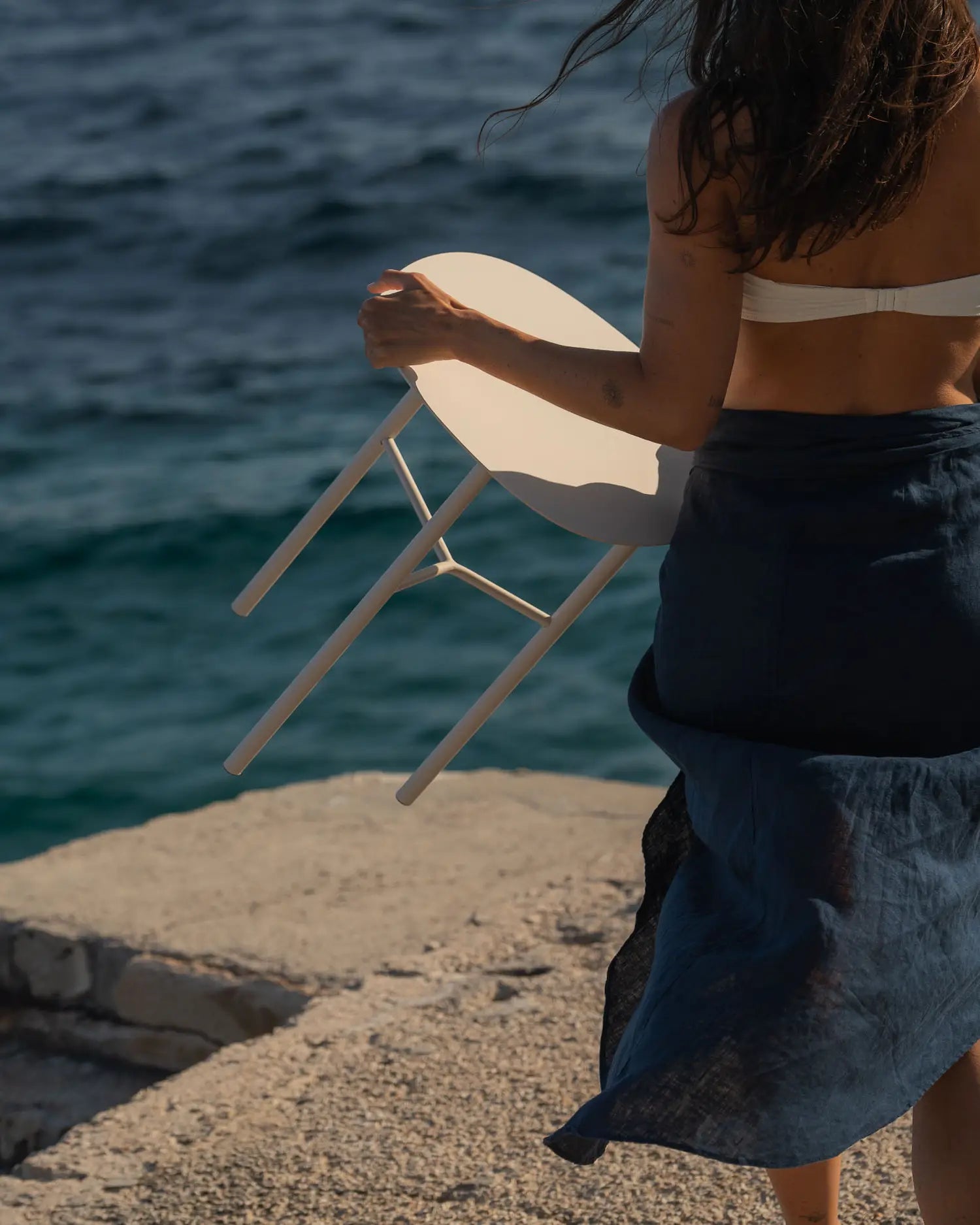 Mesa auxiliar metálica Helle beige 50 x 45 cm