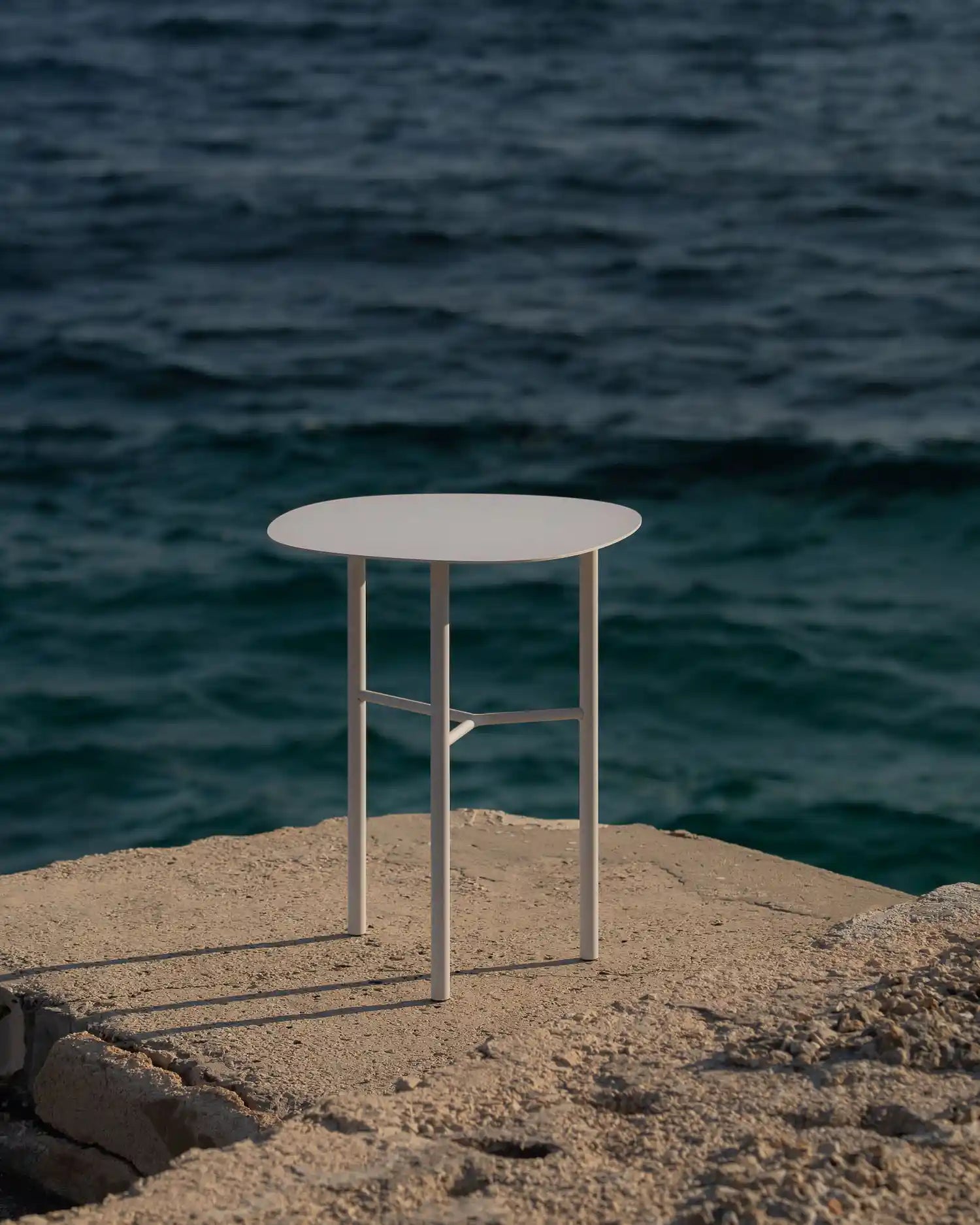 Mesa auxiliar metálica Helle beige 50 x 45 cm