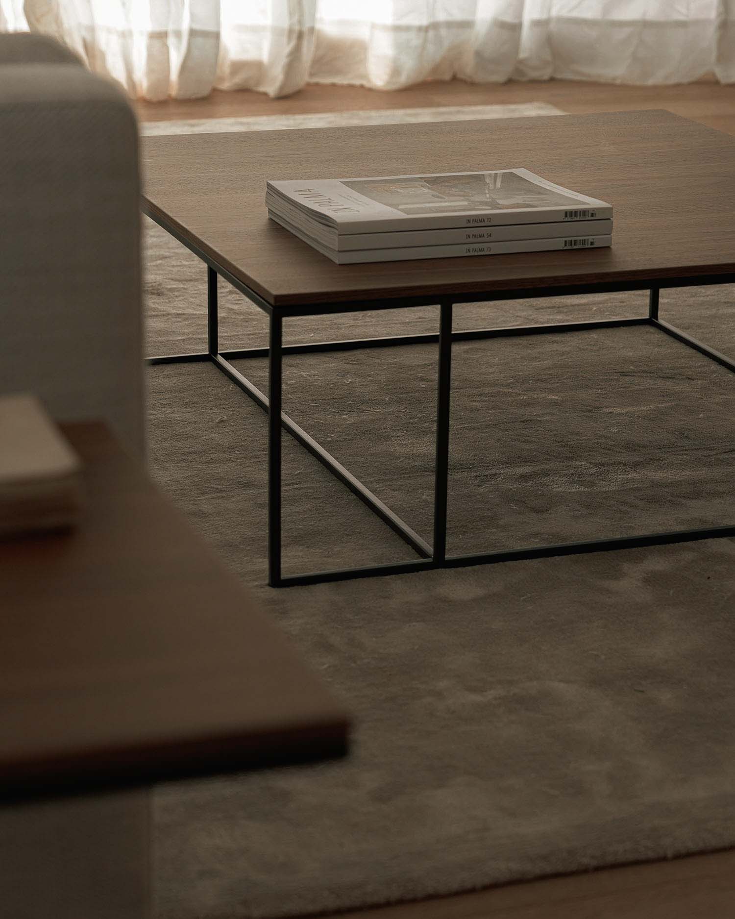 Mesa de centro Petra de nogal 80 x 80 cm