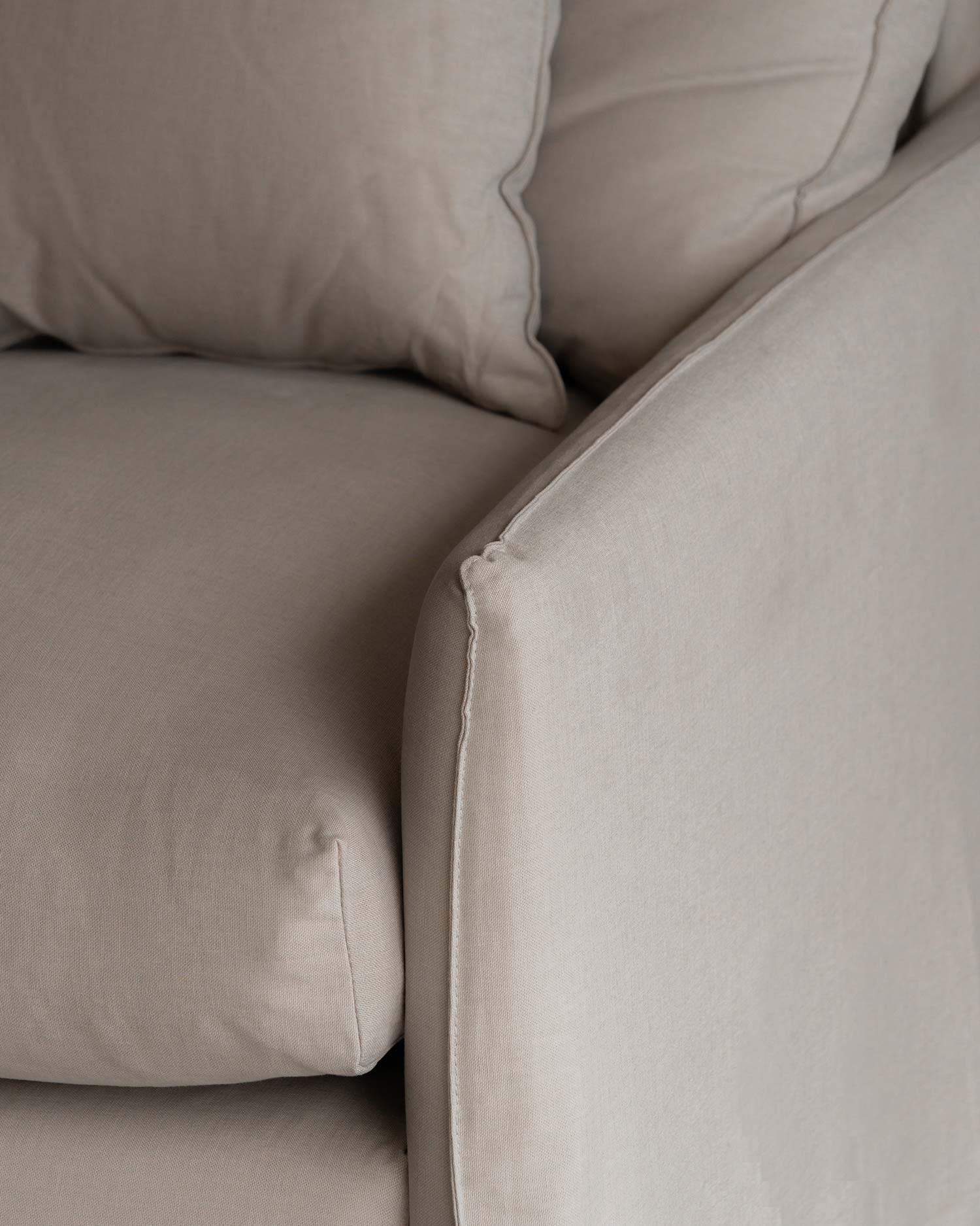 Sofá Grau desenfundable con tejido Mild Cotton y ruedas integradas para facilitar su desplazamiento 222 x 102 cm