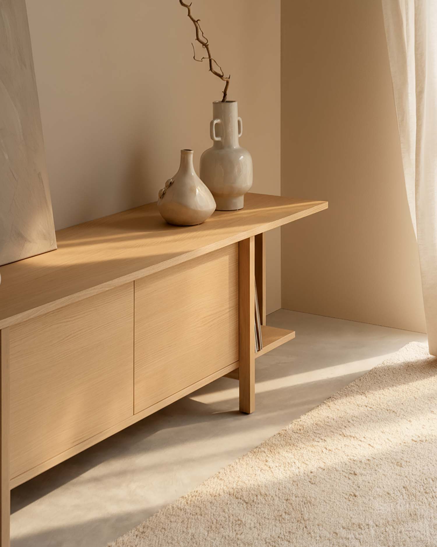 aplica_exactamente_la_misma_iluminacin_natural_clida_que_en_la_imagen_anterior-_un_rayo_de_luz_de_v_8yy6f5nzecbyyqbchj1e_0